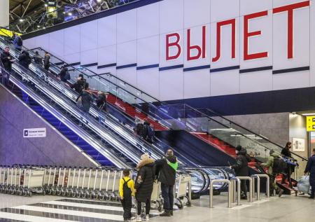 Первый аэропорт России ограничил вылет мужчин за границу