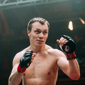 «Начал кричать на всю улицу»: поп-боец MMA заявил о нападении 