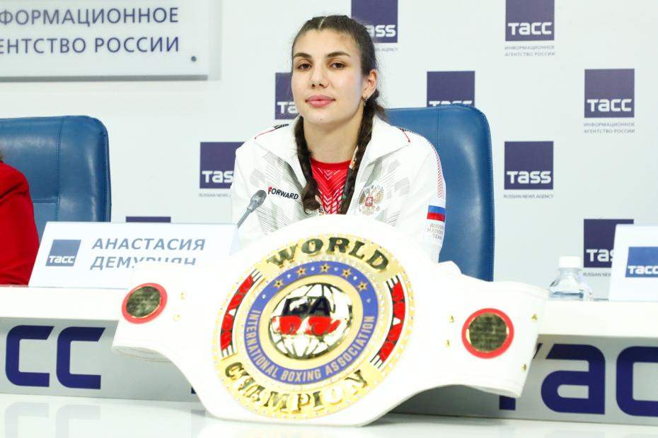 Российская спортсменка Анастасия Демурчян, завоевавшая золотую медаль в весовой категории до 70 кг