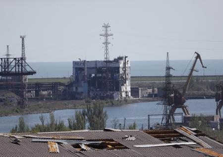 Первое судно зашло в морской порт Мариуполя