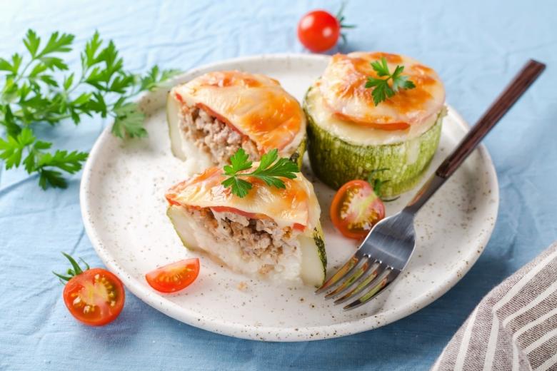 Кабачки кружочками с фаршем