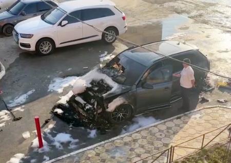 В Кизляре подожгли машину единственной женщины-депутата