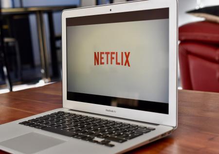 Приложение Netflix стало недоступно россиянам в Google Play и App Store 