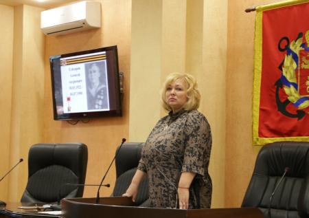 Подарившая хлеб блокадникам чиновница отзывает заявление об отставке