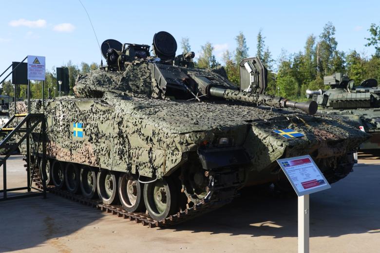 Боевая машина пехоты CV90 40