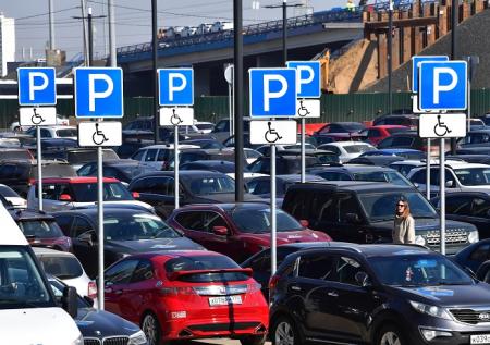 Парковка в Москве во время майских праздников будет бесплатной