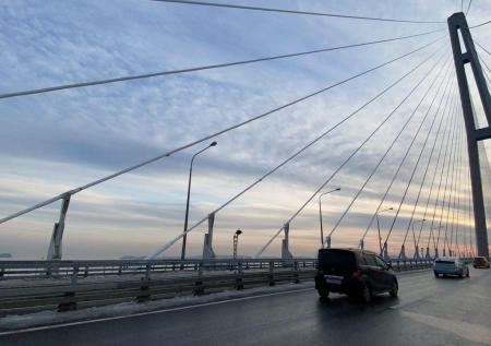 Движение по мосту на остров Русский возобновили во Владивостоке