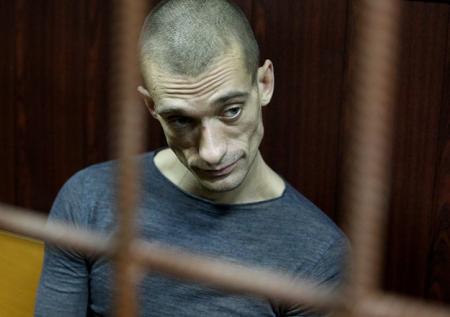 Художника Павленского предложили выдворить из Франции