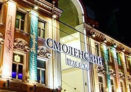 Посетители ТДК «Смоленский Пассаж» на час застряли в лифте
