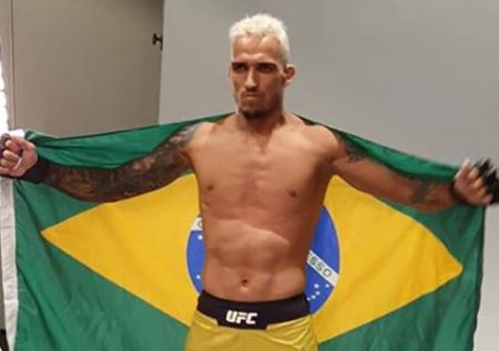 Оливейра «задушил» Ли в главном бою UFC в Бразилии
