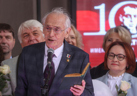 «Даже пошатывался»: Лановой перед смертью жаловался на скачки давления