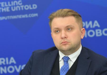 В Госдуме объяснили необходимость отказа от доллара в расчётах с Западом