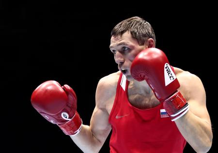 Шестикратный чемпион: Джонс лучше двигается и перебоксирует Тайсона