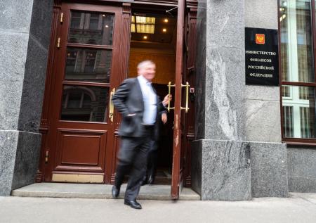 Минфин купит валюту на 231 млрд рублей