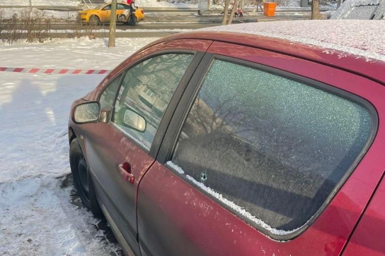 На парковке на ул. Вешняковская в автомобиле на заднем сиденье обнаружено тело 30-летней женщины