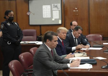 Политолог объяснил, почему Трампу выгоден судебный процесс против него