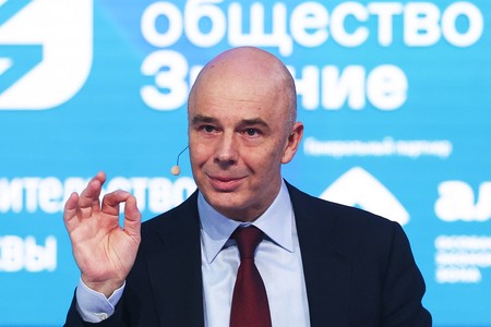 Россиянам показали, как министр финансов играет на барабанах