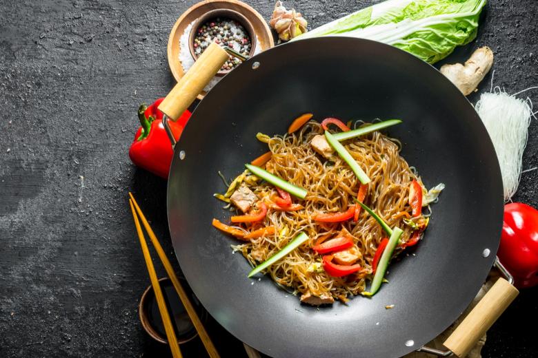 Фунчоза с курицей и овощами