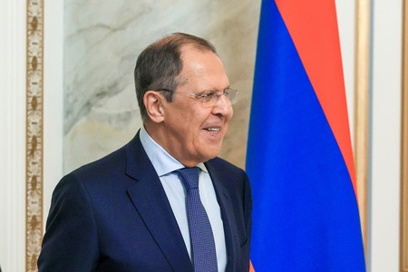 «Переобувается быстро»: Лавров охарактеризовал Зеленского