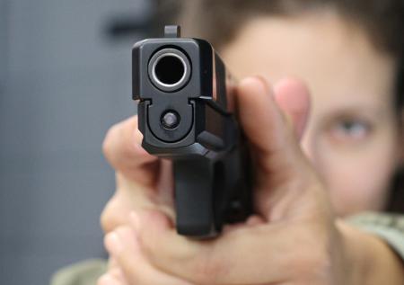 Израильтян призвали взять с собой оружие на выборы