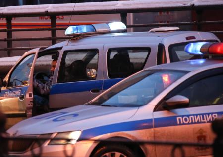 Труп мужчины нашли около отделения полиции в Москве