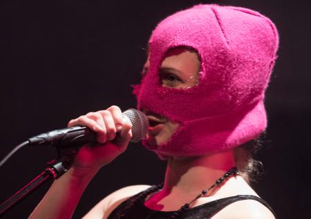 В ОНК объяснили причину отказа посадить участниц Pussy Riot в одну камеру