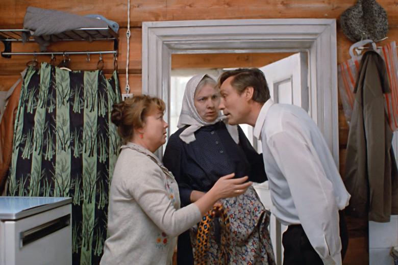 Кадр из фильма «Любовь и голуби»