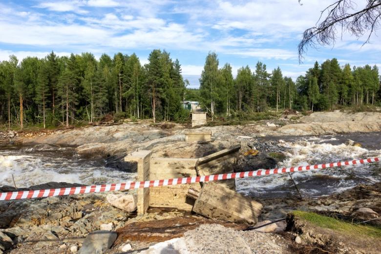 В Карелии на Беломорско-Балтийском канале прорвало дамбу