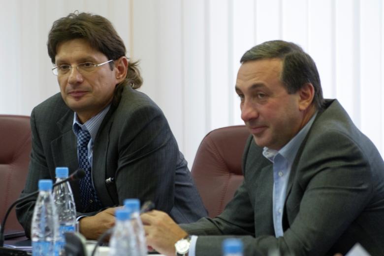 Председатель совета директоров ФК «Спартак-Москва» Леонид Федун и президент ПФК ЦСКА Евгений Гинер (слева направо) на заседании исполкома Российского футбольного союза. Архивное фото