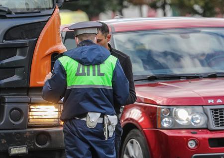 Автоюрист оценил идею крупного штрафа за отказ водителя остановиться