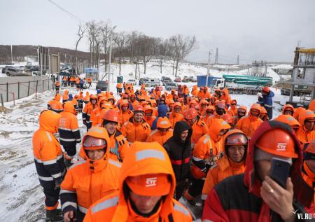 На стройке компании Тимченко во Владивостоке бастуют сотни работников 