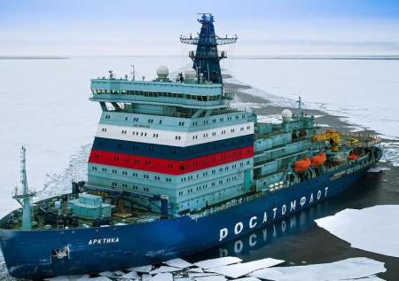 Самый мощный в мире ледокол «Арктика» провёл караван судов в Певек