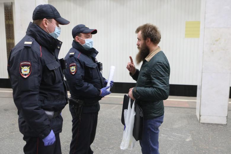 Работа сотрудников полиции по обеспечению безопасности и охране правопорядка в Московском метрополитене