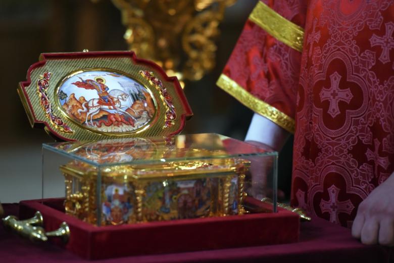 Рака с мощами святого Георгия Победоносца в Свято-Георгиевском храме в Макеевке