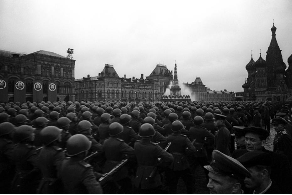 24 июня 1945 года прошёл Парад Победы на Красной площади в честь победы СССР над Германией в Великой Отечественной войне