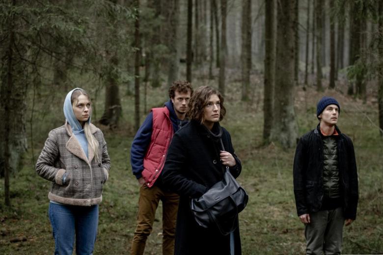 Кадр из сериала «Топи»