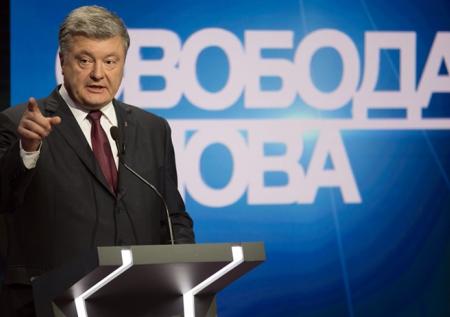 Порошенко на неделю оставил работу