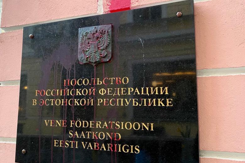 Акт вандализма в отношении посольства России в Эстонии