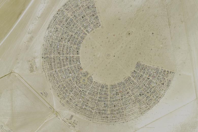 Вид на фестиваль Burning Man из космоса