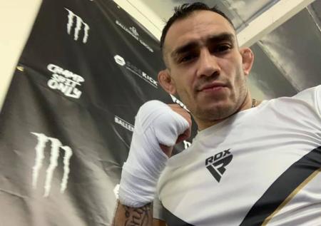 Фергюсон будет драться с Оливейрой на турнире в UFC 256