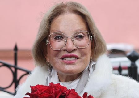 Актриса Максакова подала в суд на ремонтный фонд из-за спасения рабочего