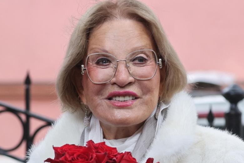 Людмила Максакова