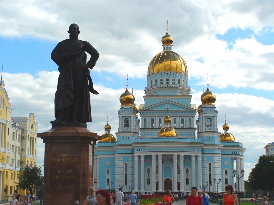 Памятник Ушакову в Саранске