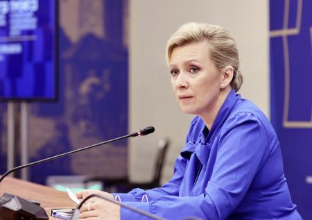 Захарова назвала недружественным шагом отзыв ФРГ своего посла из России