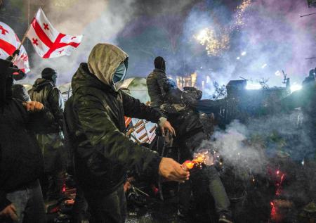 Участникам митингов в Грузии законодательно запретили скрывать лицо