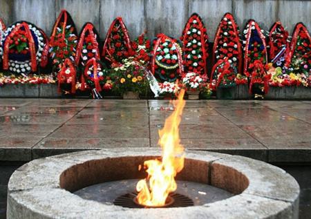 У Вечного огня в Великом Новгороде нести вахту будут школьники 