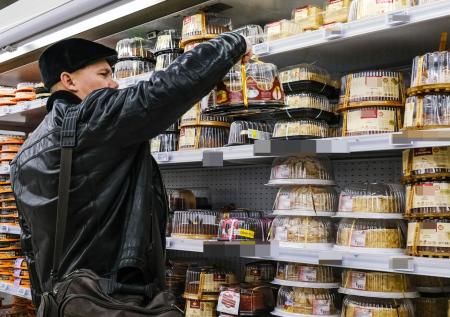 Россиянам на Новый год повысят цены на сладости