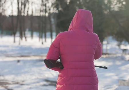 Полиция установила личность прохожего с ружьем в Железногорске