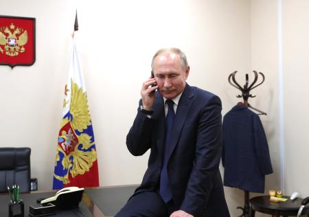 Путин заинтересовался здоровьем заражённого COVID-19 президента Аргентины