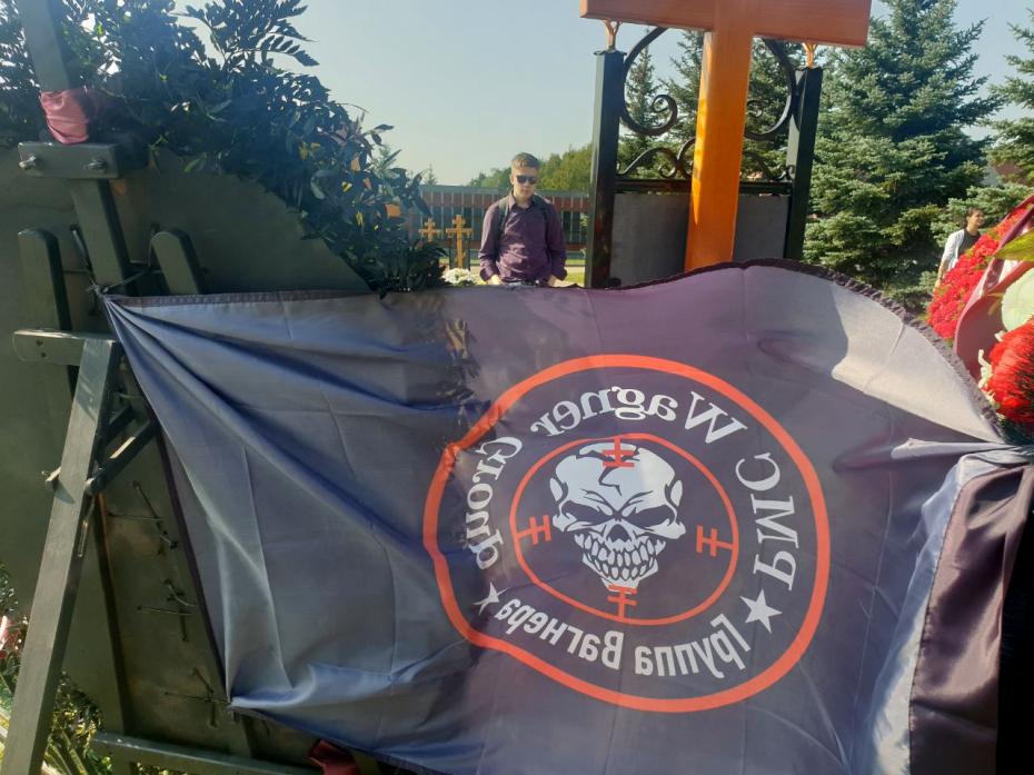 Могила Дмитрия Уткина на Федеральном военном мемориальном кладбище
